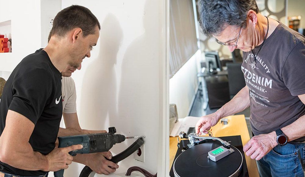 Techniker bohrt bei der Installation mit einer Bohrmaschine in eine Wand